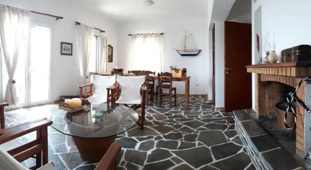 Peggy's house, Book Hotel  
