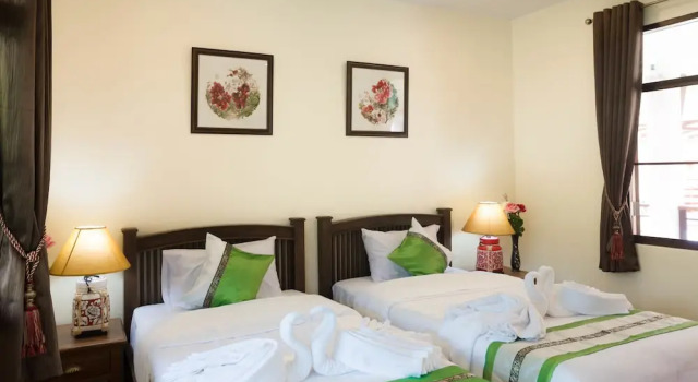 Номер Standard с балконом и с видом на внутренний двор HueanKhamHom Resort