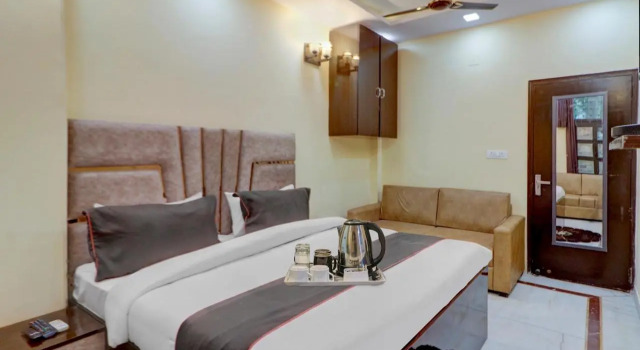 OYO 91483 Hotel Amazing House, Забронировать Отель Отели Нью-Дели с завтраком, Завтраки