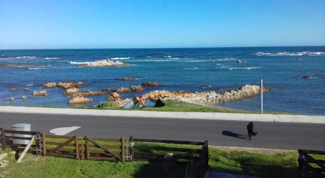Franskraal-Rustic Family Beach House from R1450 per night, sleeps 6,min 2 nights