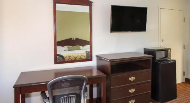 Четырёхместный люкс Baymont by Wyndham Midway Tallahassee