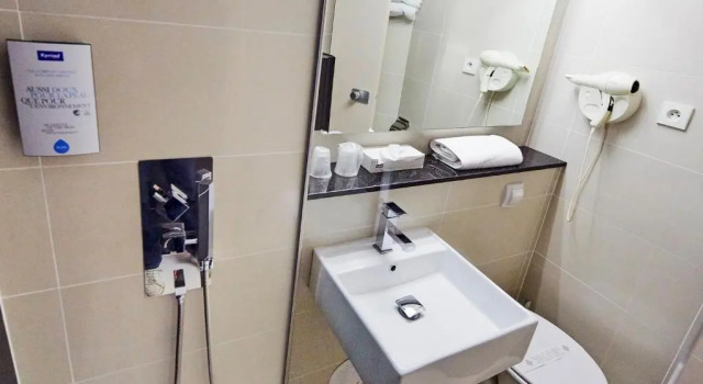 Трёхместный семейный номер Standard Kyriad Hotel Meaux