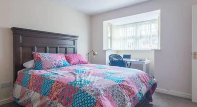 Modern 4 Bedroom Detached House in Cardiff, Забронировать Дом для отпуска Кардифф Гламорган