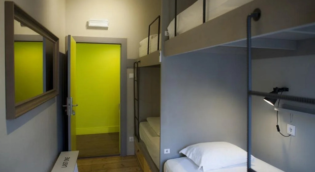 Goodmorning Solo Traveller Hostel, Забронировать Хостел Недорогие отели Лиссабона, рядом с Dona Maria II National Theatre, недорого