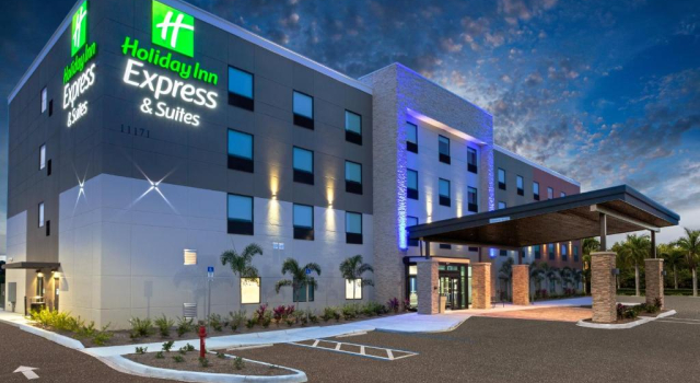 Holiday Inn Express & Suites Ft Myers Beach-Sanibel Gateway by IHG