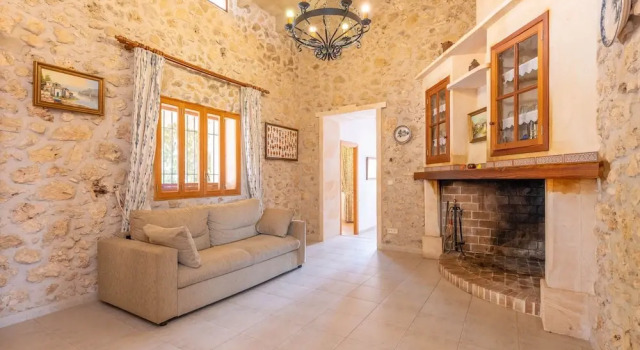 Cocotte in Mallorca With 2 Bedrooms and 3 Bathrooms, Book Villa Cottages in Ariany, Cottage