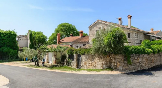 Warm Holiday Home With Terrace