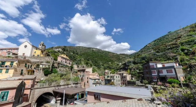 Апартаменты ALTIDO Spacious 2 BR Apt with Terrace at the Heart of the Vernazza