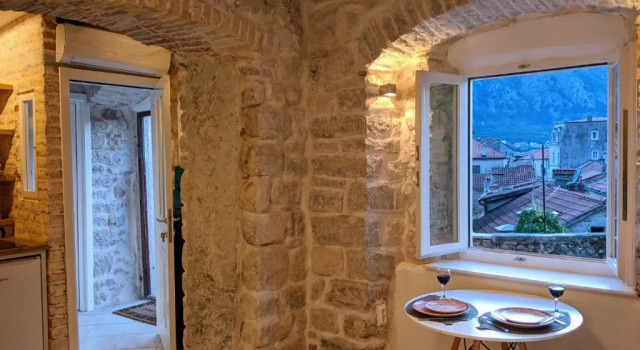 Romantic Rooftop View Hideaway- Old Town Nr 404, Book Hotel Hoteller i Kotor Riviera med parkering, Parkering
