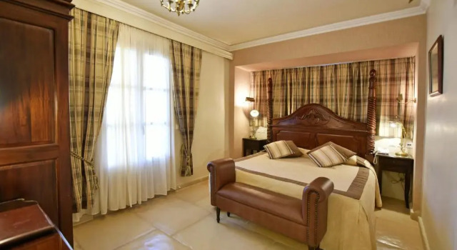 Семейный люкс Superior Angelica Traditional Boutique Hotel