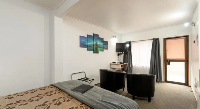 Двухместный номер Standard Centennial Court Hotel