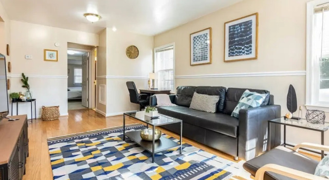 Cozy House 10min to Monuments DC by Cozysuites, Забронировать Отель Арлингтон 