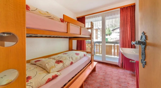 Семейный номер Standard с балконом Hotel Christiania Saas-Fee