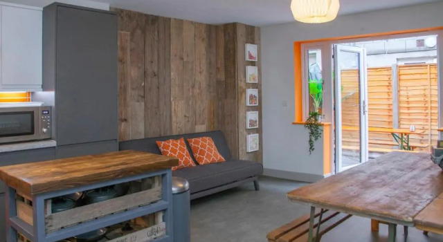 higgihaus #3a 4 Bed Big Groups Hip Location Sleeps 12