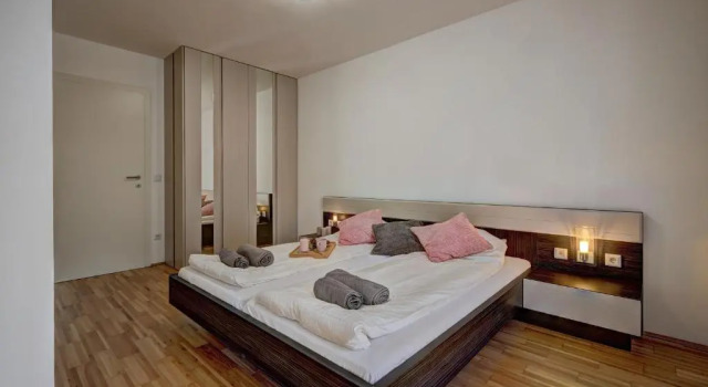 Carin Deluxe II, Забронировать Отель 10. Фаворитен Вена, рядом с Кеплерплац