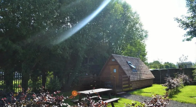 Капсула Royal Umpire Caravan Park