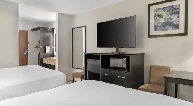 Четырёхместный номер Standard с балконом Best Western Lakewinds