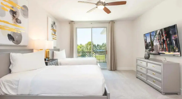 Кровать в общем номере с 6 комнатами The Bear's Den Resort Orlando
