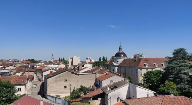 Двухместный номер Classic с балконом CitHotel Logis De Brou, Bourg en Bresse RENOVE EN 2026