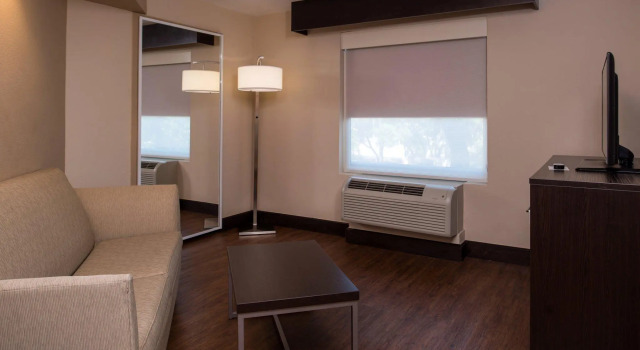 Двухместный люкс Holiday Inn Express & Suites San Antonio Medical - Six Flags by IHG
