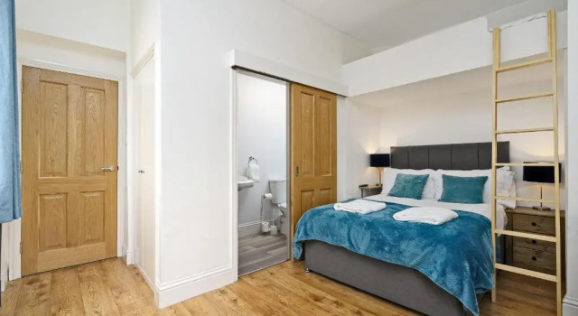 Clovelly House Luxury 5 bedroom, 5 bathroom home
