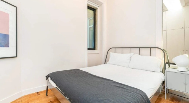 Design Spacious 2bd, 5mins From Lx Factory!, Забронировать Бутик-отель Alcantra Лиссабон, рядом с Художественный центр LxFactory
