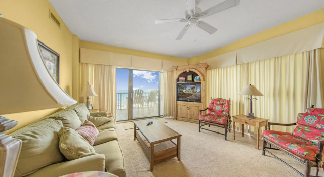 Beachfront condo with wraparound balcony & pools, Boek Hotel Orange Beach 