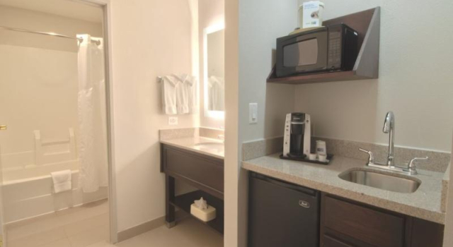 Четырёхместный люкс Holiday Inn Express Rochelle by IHG