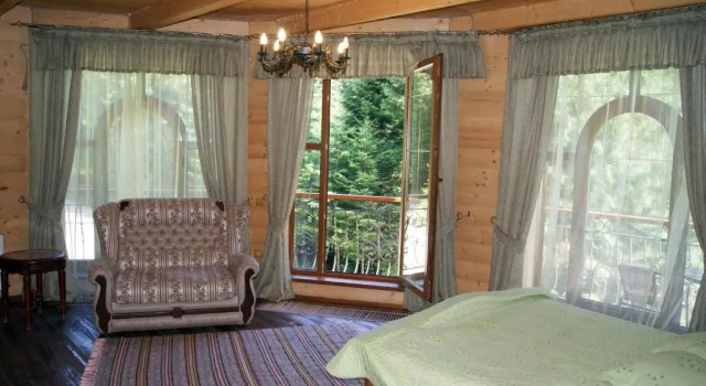 Hotel Dykyi Med, Book Hotel Hoteller i Jablonitsa med parkering, Parkering