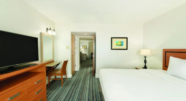 Двухместный люкс с видом на океан Embassy Suites by Hilton Dorado del Mar Beach Resort