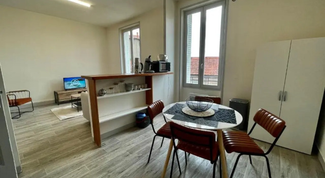 APPARTEMENT T2bis RUE BRAVARD, Rezervovat Apartmán Roanne 