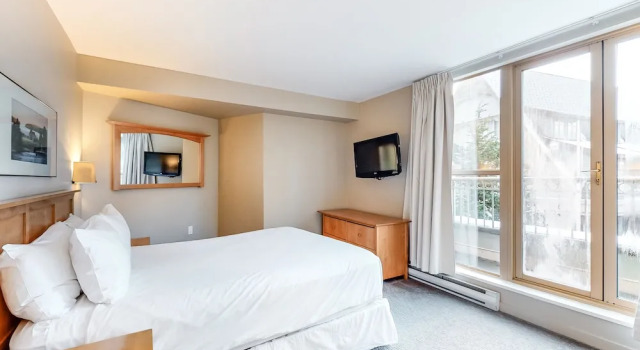 Семейный люкс с 2 комнатами Whistler Peak Lodge