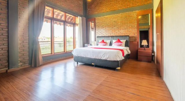 Suite OYO 900 Villa Buleud
