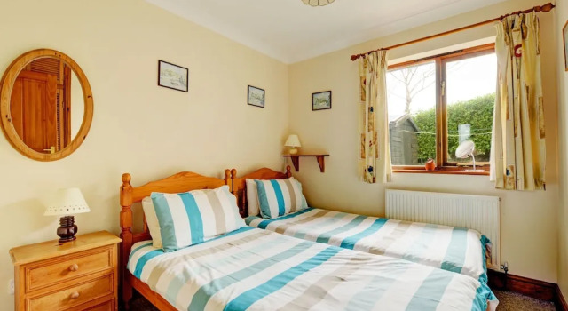 Modern Holiday Home in Wisemans Bridge With Terrace, Book Hotel Wiseman's Bridge Glamorgan