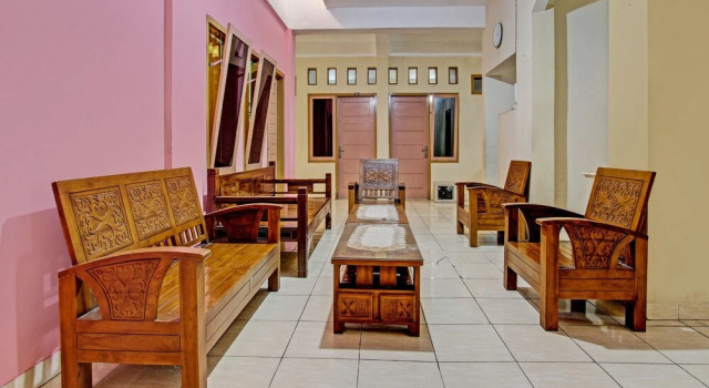 OYO Life 92663 Karmel 6, Prenota Hotel Hotel a Purwokerto con parcheggio, Parcheggio