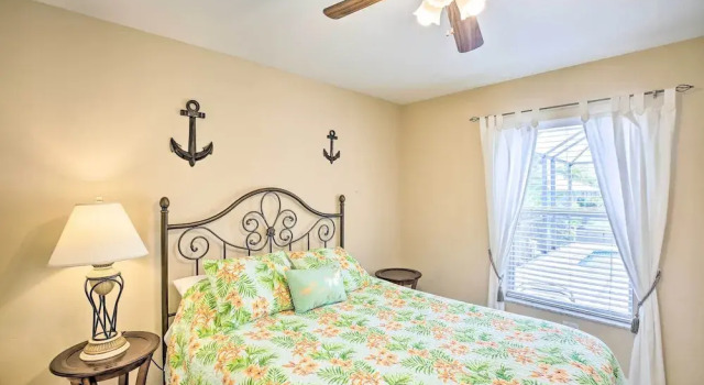 Dock & Canal Access: Cape Coral Family Home, Забронировать Дом для отпуска Виллы Кейп-Корал, Вилла