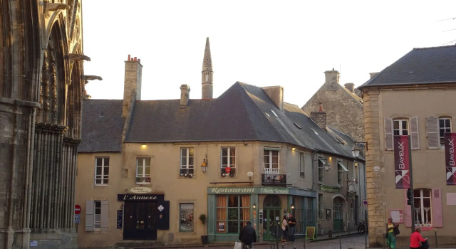 Charming maisonette in duplex, 400 m from the beach, Book Hotel Courseulles-sur-Mer D-day Beaches
