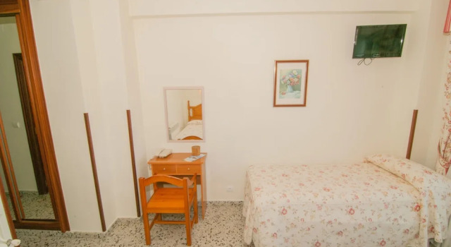 Трёхместный номер Standard с балконом Hotel Costa de Ajo
