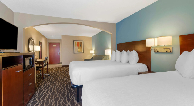 Четырёхместный люкс Best Western Plus Suites Greenville