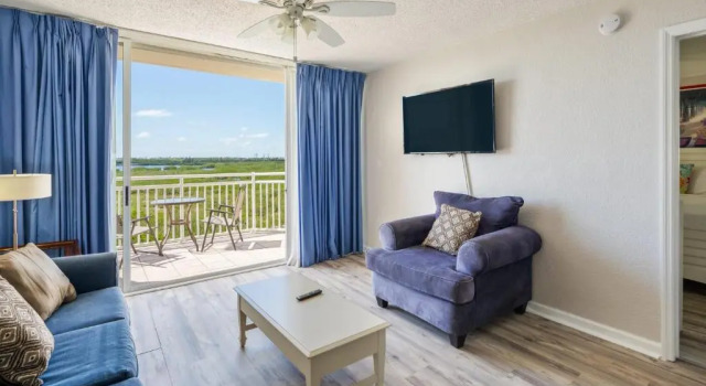 Great Exuma Suite 406, Забронировать Отель Отели Ки-Уэст с парковкой, рядом с Key West Tropical Forest and Botanical Garden, Парковка