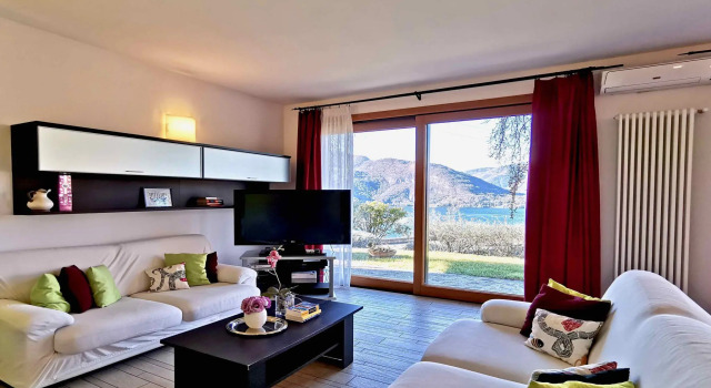 Sumptuous and panoramic Lake Como villa., Book Villa Lierna Como