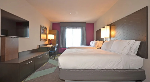 Четырёхместный номер Standard Holiday Inn Express & Suites Oklahoma City Mid - Arpt Area by IHG