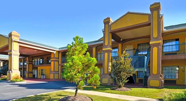 Двухместный люкс Peach State Inn & Suites