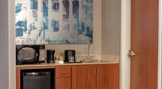 Двухместный люкс Courtyard by Marriott Chapel Hill