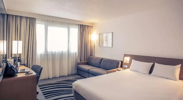 Standart çift kişilik oda Novotel Bourges