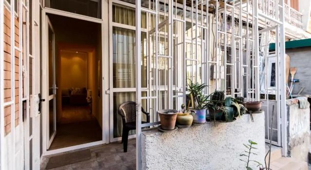 20 Shota Rustaveli Avenue, Забронировать Апартаменты/квартира Мтацминда Тбилиси, рядом с Концертный зал Тбилиси