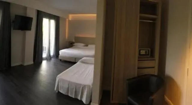 Семейный номер Standard с балконом Hotel Garden Experience