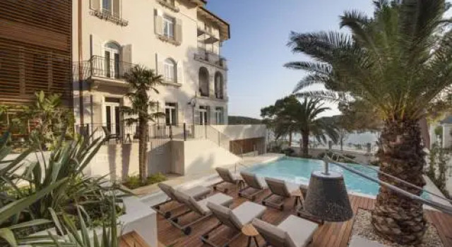 Villa Hortensia, Забронировать Вилла Отели Мали-Лошиня 5 звезд, рядом с Пляж Чикат Дог, 5*