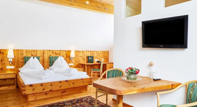 Семейный люкс с балконом Hotel Häuserl im Wald