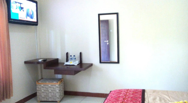 Taxa Raya Guest House by ZUZU